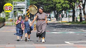 影／守護學童通行安全　高市府邀網紅宣導校園周邊路口停讓