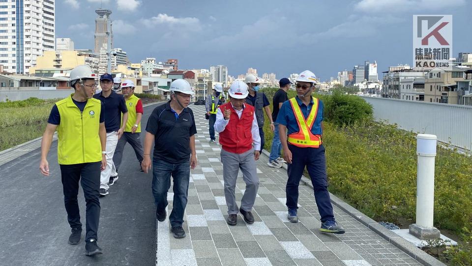 力求高雄車站天棚如期啟用　高市府災後清理鐵路地下化園道